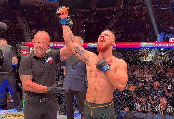 Донченко одержал вторую победу в UFC – украинец разбил лицо американцу с серией поражений (ВИДЕО)