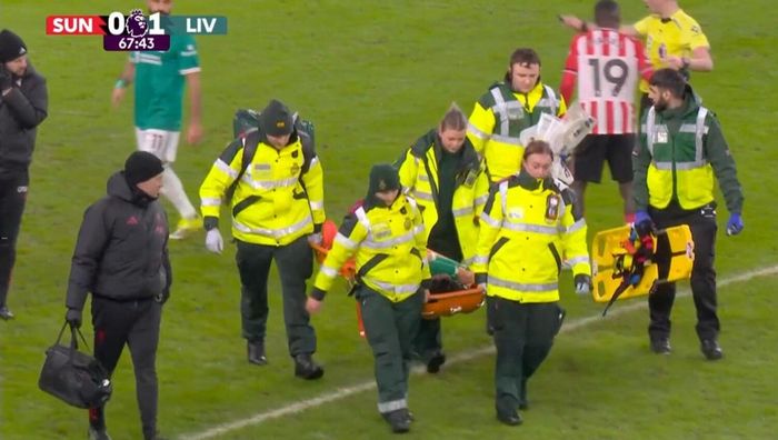 Ліверпуль з асистом Салаха переміг клуб українця – забута зірка Слота жахливо травмувався і покинув поле на ношах Ліверпуль з асистом Салаха переміг клуб українця – забута зірка Слота жахливо травмувався і покинув поле на ношах