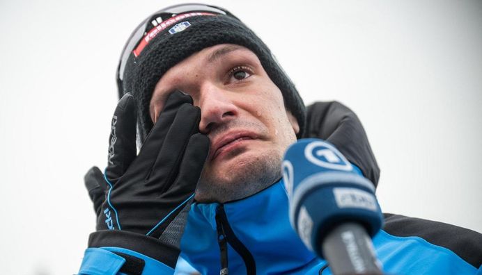 Суперзірка біатлону лідирував у мас-старті на Олімпіаді 2026, але раптово щез із траси – відомо, що з ним трапилося