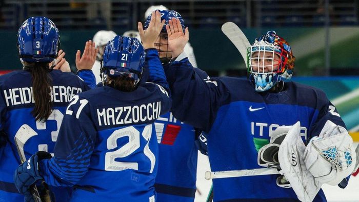 Италия одержала историческую победу на хоккейном турнире Олимпиады – все результаты первого тура у женщин
