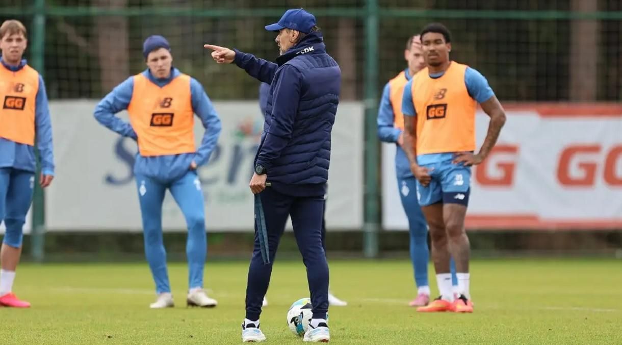 Ігор Костюк з гравцями / Фото Динамо