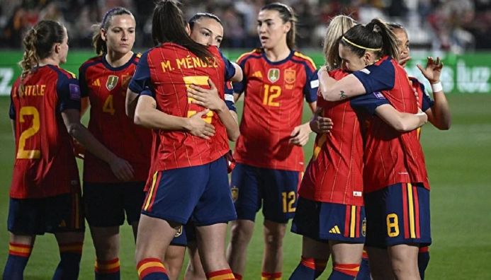 Футболисток сборной Испании на "опасный" матч против Украины лично отвезет президент федерации (ФОТО)