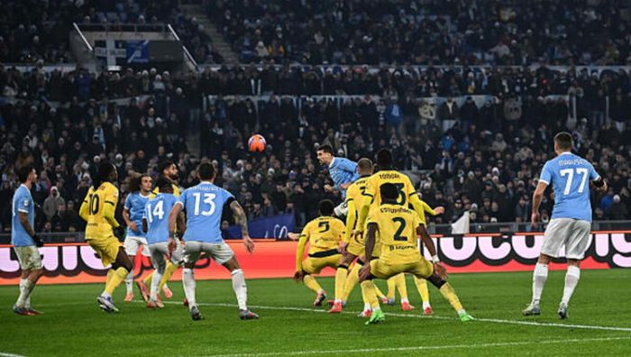 Мілан втратив очки у Римі і відпустив Інтер в чемпіонських перегонах Серії А Мілан втратив очки у Римі і відпустив Інтер в чемпіонських перегонах Серії А