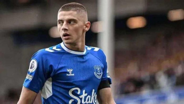 Миколенко узнал, кто придет на его позицию в Эвертоне – украинец летом может покинуть клуб Миколенко узнал, кто придет на его позицию в Эвертоне – украинец летом может покинуть клуб