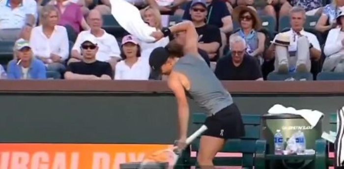 Свитолина довела Свёнтек до белого каления: полька ругалась, бросалась полотенцем и едва не заплакала (ВИДЕО)