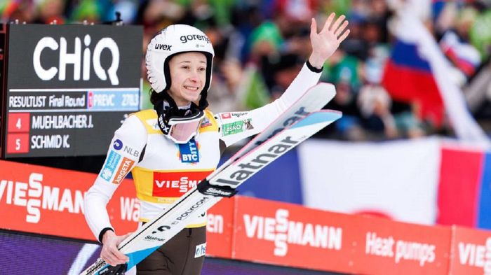 Чемпіонка Олімпіади-2026 побила світовий рекорд у стрибках на лижах – її брат теж встановив грандіозне досягнення