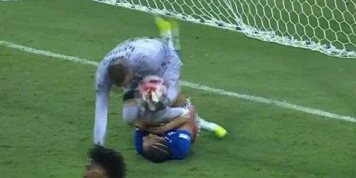 Два культові клуби влаштували масову бійку та встановили рекорд за вилученнями, який тримався з 1954 року