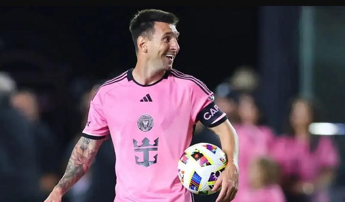 Мессі ефектно забив гол зі штрафного, обійшов Пеле і наблизився до рекорду Жуніньйо (ВІДЕО) 