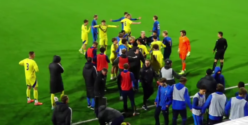 Збірна України з футболу програла в матчі з бійкою, невдало розпочавши відбір на Євро-2027 серед юнаків