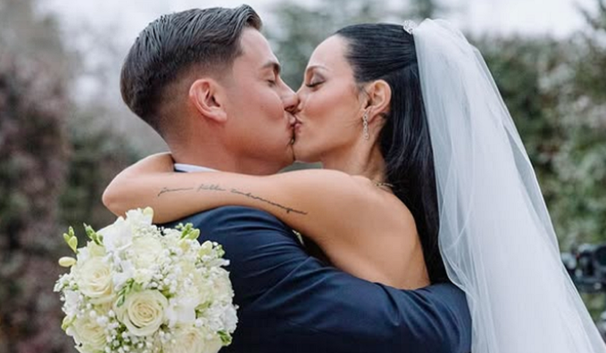 Звездный напарник Довбика впервые стал отцом – аргентинская певица родила после знакового для него матча