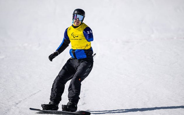 Украинец выступил на Паралимпиаде с фото погибшего на войне сноубордиста