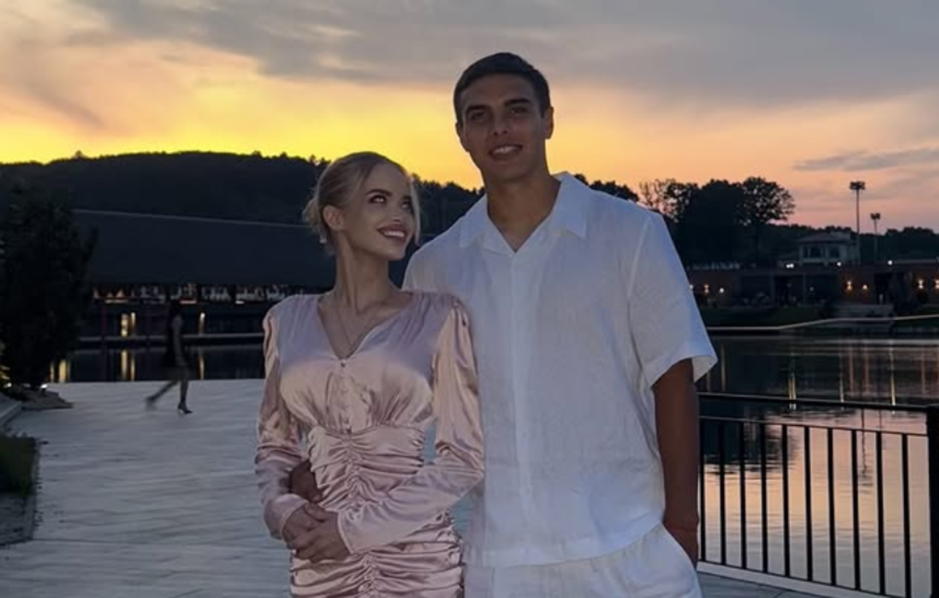 Матвей Пономаренко с невестой / Фото из Instagram