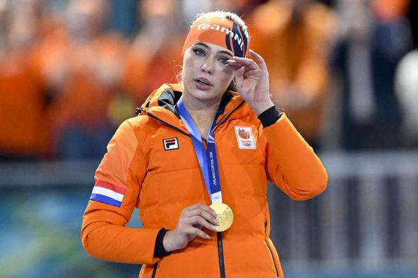 Самая красивая чемпионка Олимпиады растрогала первым поступком после Игр – приехала к бабушке и со слезами вручила медали