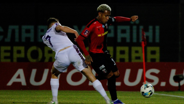 ЛНЗ разгромил Верес и приблизился к Шахтеру – экс-футболист сборной Украины забил дебютный гол ЛНЗ разгромил Верес и приблизился к Шахтеру – экс-футболист сборной Украины забил дебютный гол