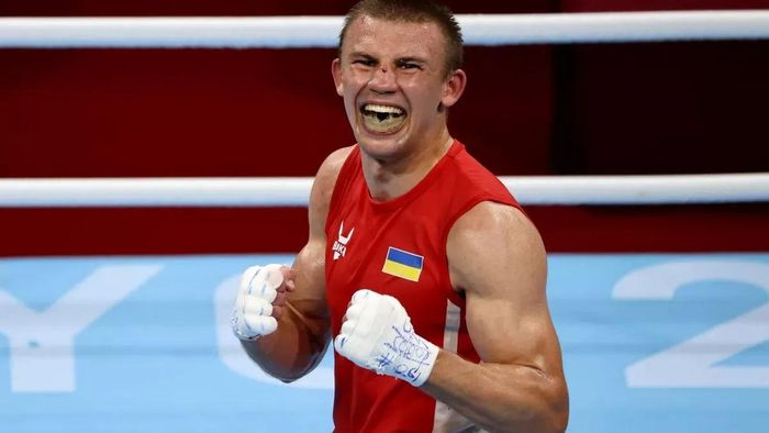 Історичний дебют Хижняка в професійному боксі – де і коли дивитись бій за участі Усика