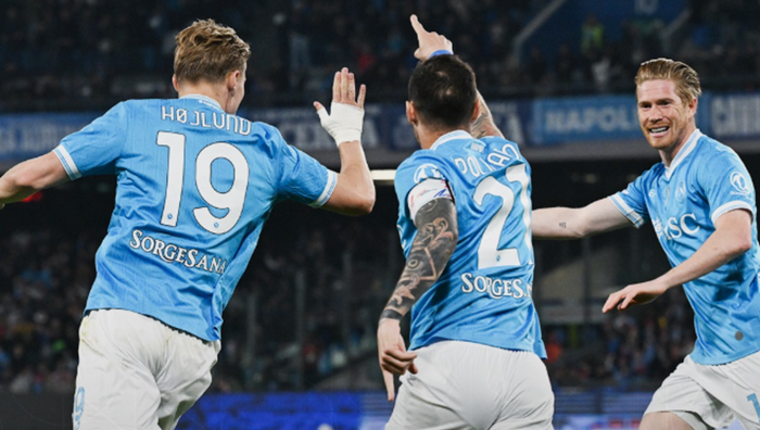 Наполи едва не оконфузился с Лечче, Ювентус благодаря голу Бога победил и выбросил Довбыка из топ-5 Наполи едва не оконфузился с Лечче, Ювентус благодаря голу Бога победил и выбросил Довбыка из топ-5