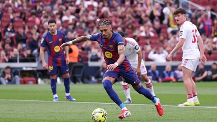 Барселона не заметила соперника и снова оторвалась от Реала – Рафинья оформил необычный хет-трик Барселона не заметила соперника и снова оторвалась от Реала – Рафинья оформил необычный хет-трик