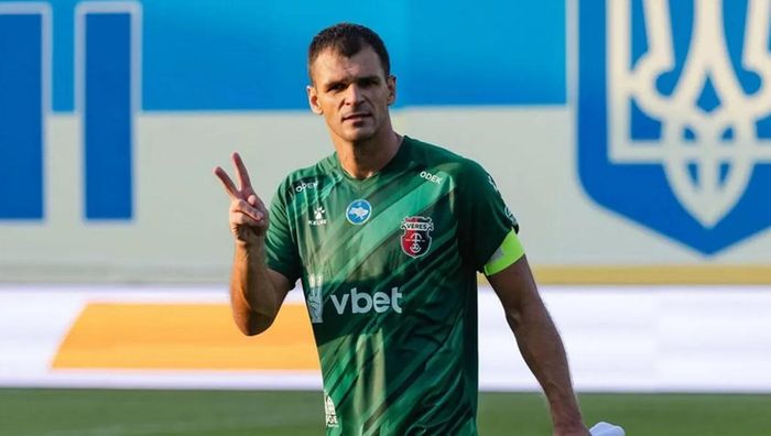 Экс-капитан Вереса получил страшную травму во время игры и на время потерял зрение (ФОТО) Экс-капитан Вереса получил страшную травму во время игры и на время потерял зрение (ФОТО)