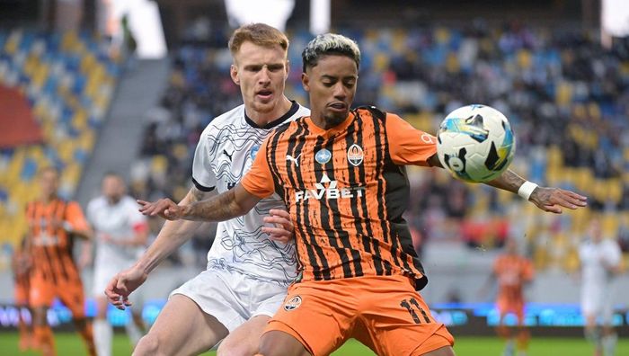 Шахтер – Металлист 1925: экс-арбитр ФИФА упрекнул судью после спорного пенальти в пользу "горняков" Шахтер – Металлист 1925: экс-арбитр ФИФА упрекнул судью после спорного пенальти в пользу "горняков"