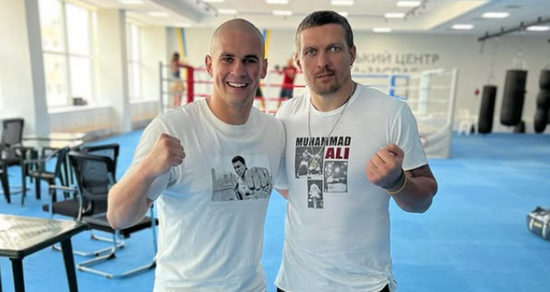 Боксерське шоу Усика стартувало нокаутом в першому раунді – українець розбив опонента з Туреччини