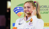 Королева прыжков с шестом выиграла золото чемпионата мира и повторила достижение Магучих