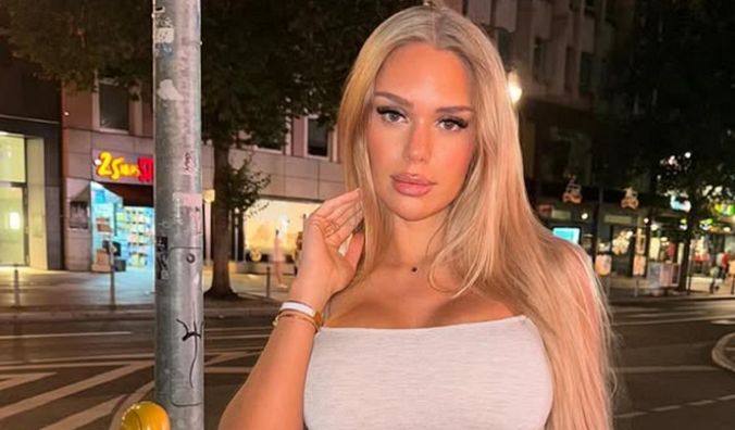 "Тимчасова дівчина" футболістів зробила пластику заради першої зустрічі з гравцем Баварії – на прицілі зірка  топ-клубу 