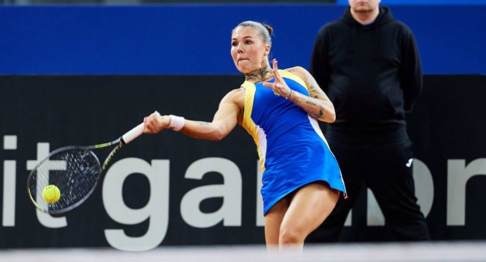 Олейникова проиграла два сета 0:6 и вылетела от венгерки, которой отказывалась пожимать руку