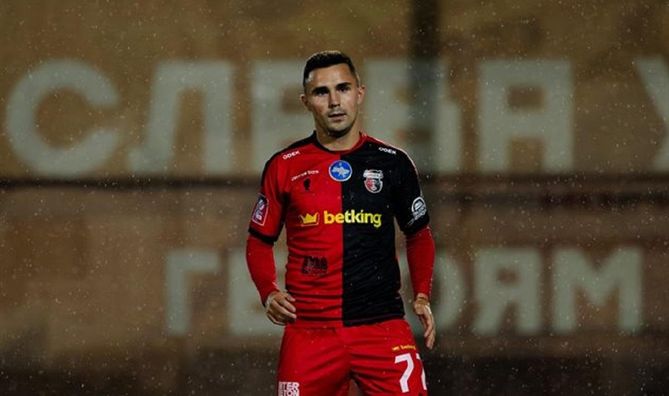 "Чоботенко рукой попал по губе и разбил ее": герой Вереса о "кровавой" сенсации с Полесьем и дымовой завесе от фанатов