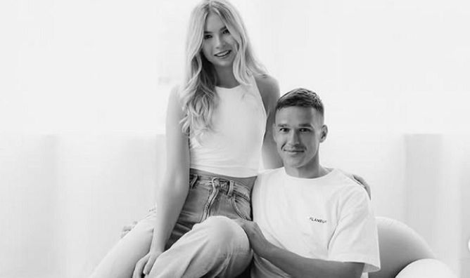 Футболист сборной Украины с женой узнали пол второго ребенка – Лунина не сдержала эмоций (ФОТО)