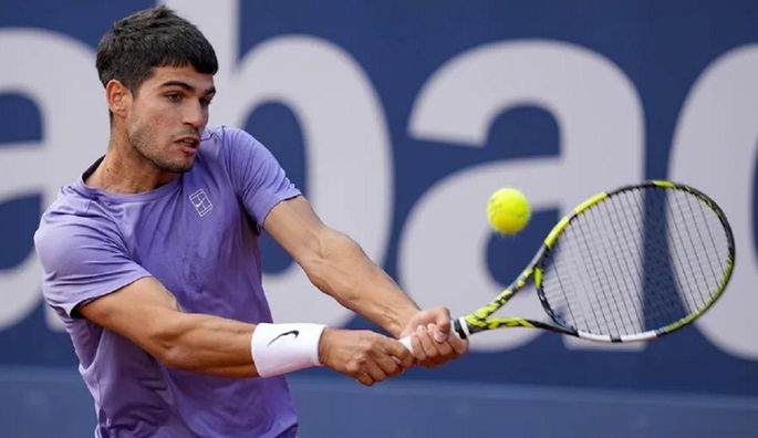 Алькарас после потери статуса первой ракетки стартовал в Барселоне –под горячую руку попал финн из второй сотни