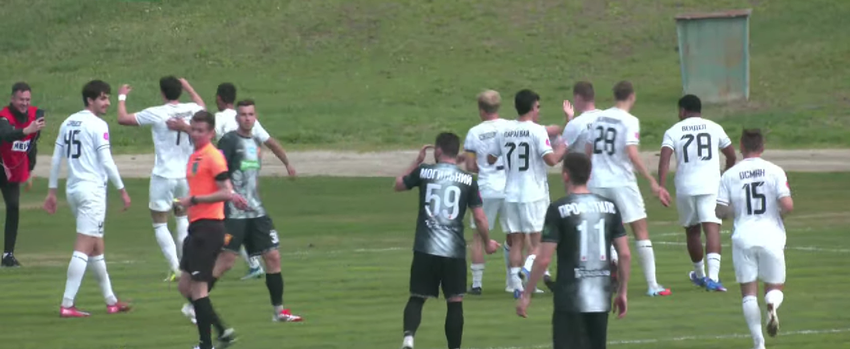 Трагедія на матчі Першої ліги: екс-легіонер клубу УПЛ втратив свідомість на полі, Кобін втретє програв