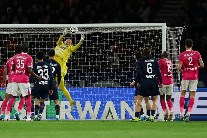 Забарний після фіаско у збірній допоміг ПСЖ перемогти – дубль володаря ЗМ і помилка росіянина