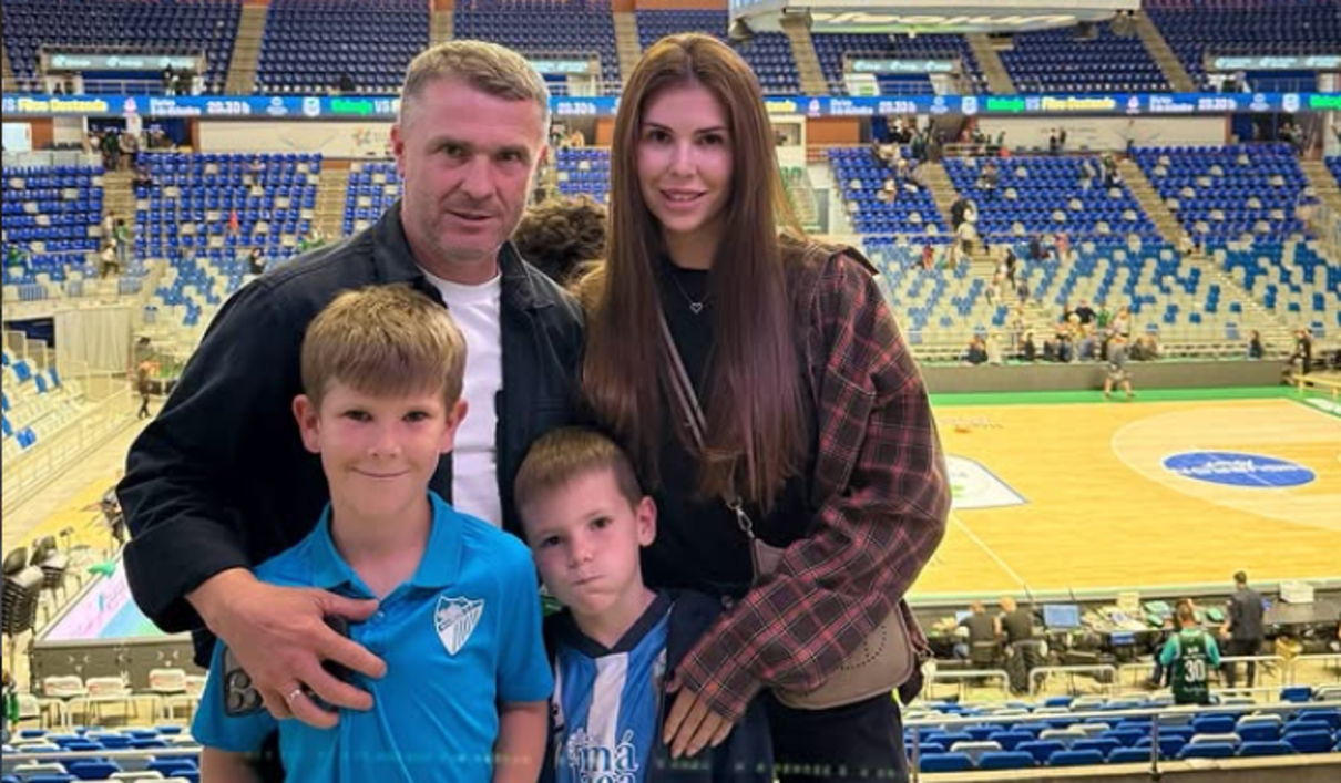Ребров з синами та дружиною / Фото з Instagram