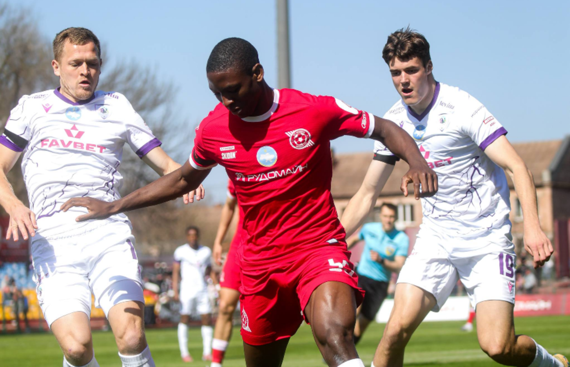 Дібанго (по центру) / фото: Кривбас Дібанго (по центру) / фото: Кривбас