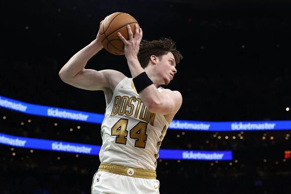 Украинец набрал первые очки в плей-офф НБА и в шаге от выхода дальше, Леброн провалился в роковом матче