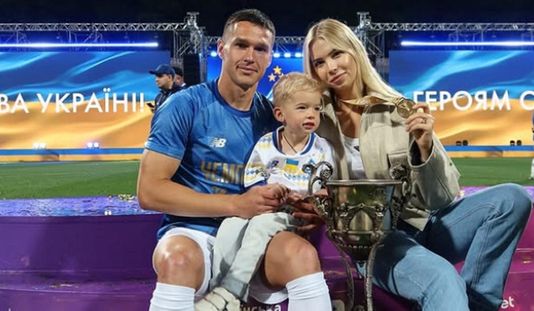 Футболіст збірної України вдруге стане батьком – кадри з дружиною розчулили Забарну та Шацьких