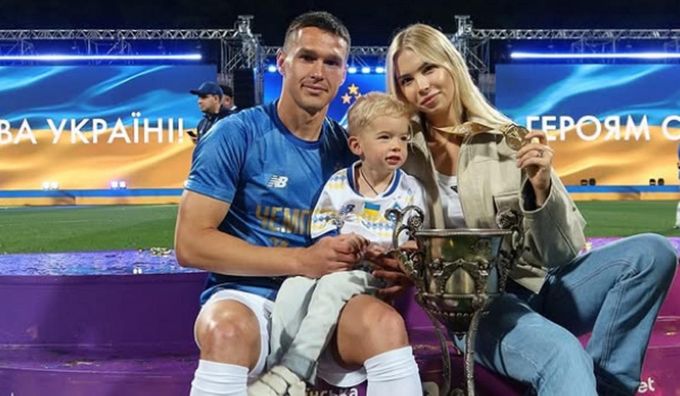 Футболіст збірної України вдруге стане батьком – кадри з дружиною розчулили Забарну та Шацьких