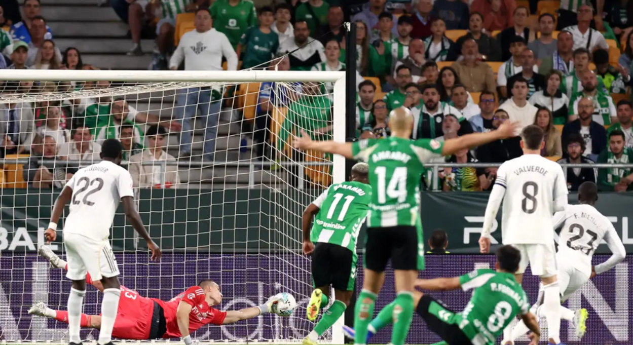 Андрій Лунін рятує команду