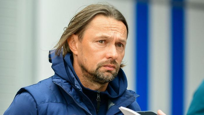 Фанати Буковини наїхали на Костюка після поразки в Кубку України – тренеру Динамо довелося відбиватися (ВІДЕО) Фанати Буковини наїхали на Костюка після поразки в Кубку України – тренеру Динамо довелося відбиватися (ВІДЕО)