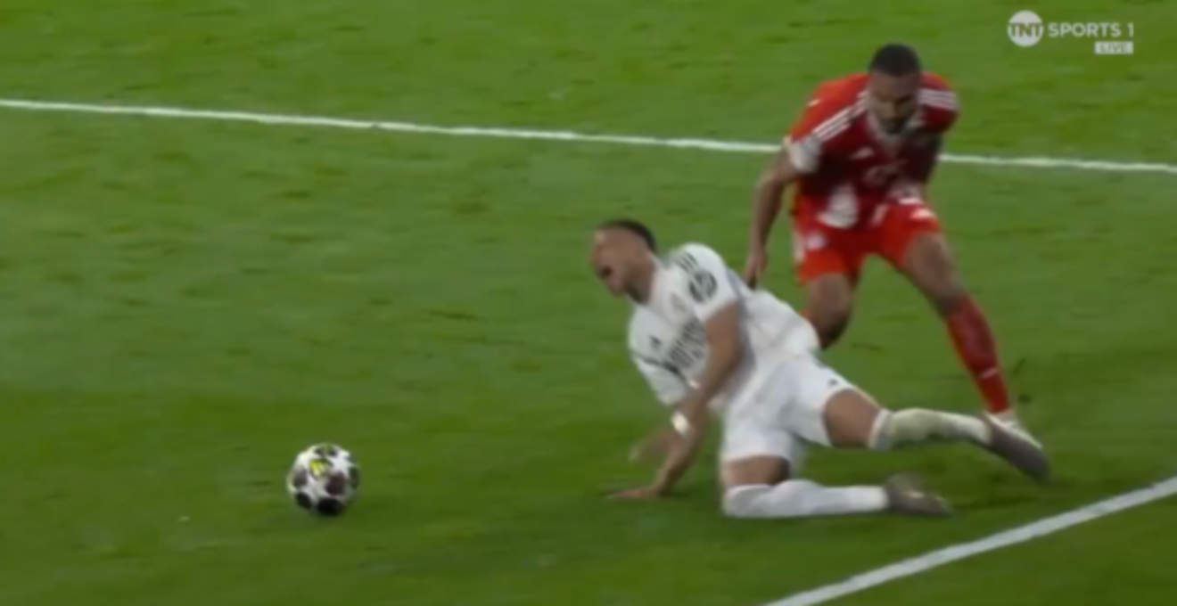 Фол на Мбаппе / Скриншот Фол на Мбаппе / Скриншот