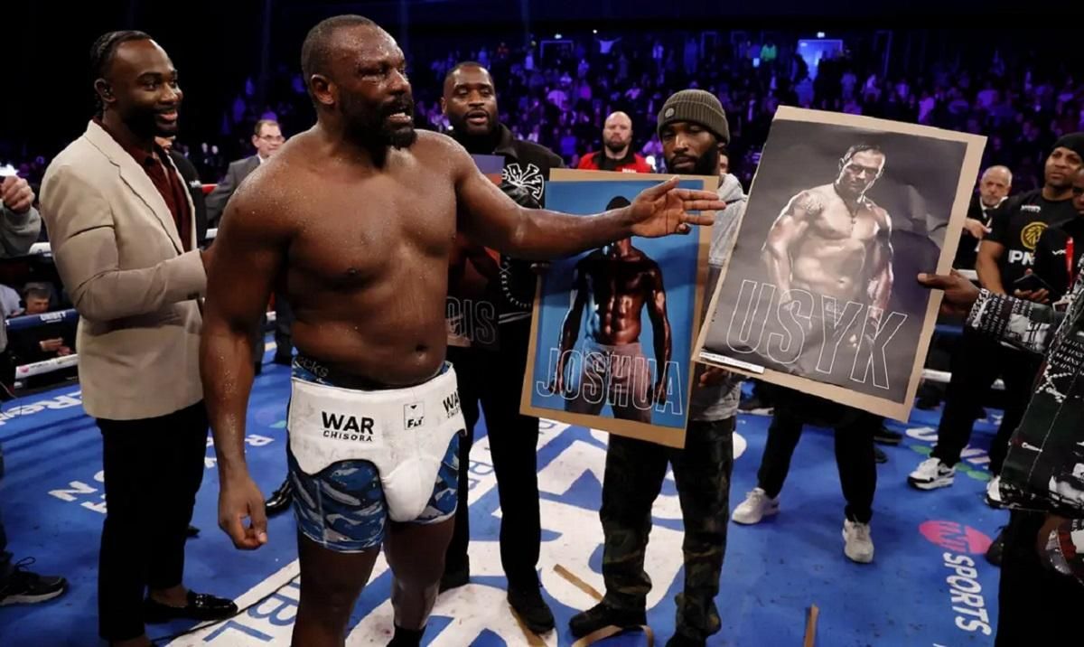 Дерек Чисора с портретом Александра Усика / Getty Images