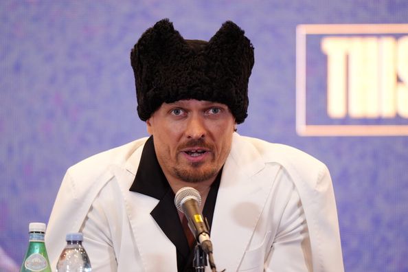 Усик відповів, чи завершить кар'єру після здачі всіх чемпіонських поясів