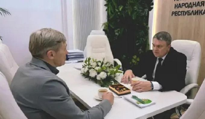 Колишній футболіст збірної України зустрівся з ватажком псевдореспубліки "ЛНР" (ФОТО)