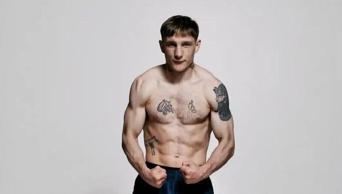Украинский боксер брутальным нокаутом разбил соперника и завоевал чемпионский титул в Италии (ВИДЕО)