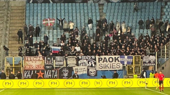 Динамо – ПАОК: грецькі вболівальники вивісили російський прапор, ледь не спалахнула бійка (ВІДЕО)