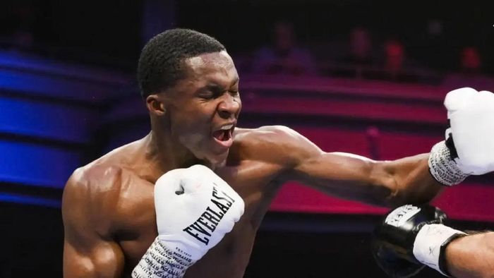 Чемпион мира нокаутировал непобедимого соперника и защитил титул WBO (ВИДЕО)