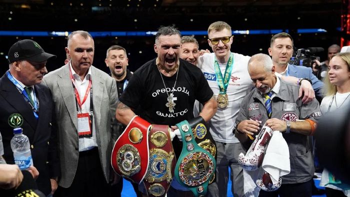 WBA офіційно зробила росіянина повноцінним володарем поясу Усика