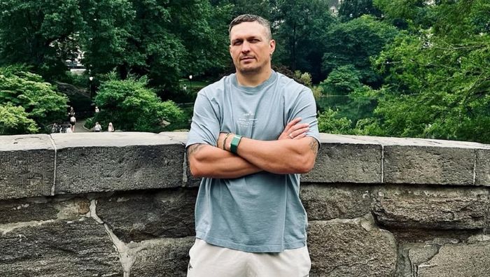 Усик зустрівся зі своїм футбольним кумиром на фіналі ЧС-2026 – за кого вболівав українець (ВІДЕО)