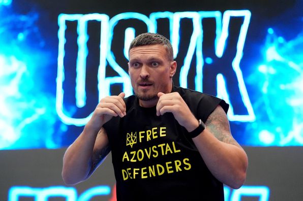 Усик признался, чем занимается после отказа от всех чемпионских поясов