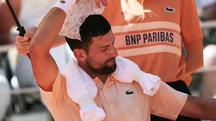 Джокович сенсационно проиграл 5-часовую битву и со слезами покинул US Open – серба снова тошнило (ВИДЕО)